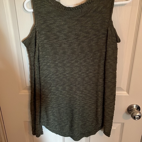 Cut Out Shoulder Sweater - Picture 4 of 4